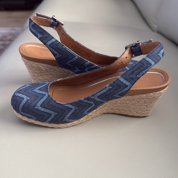 Vionic CORALINA Navy Chevron - Picture 3 of 6